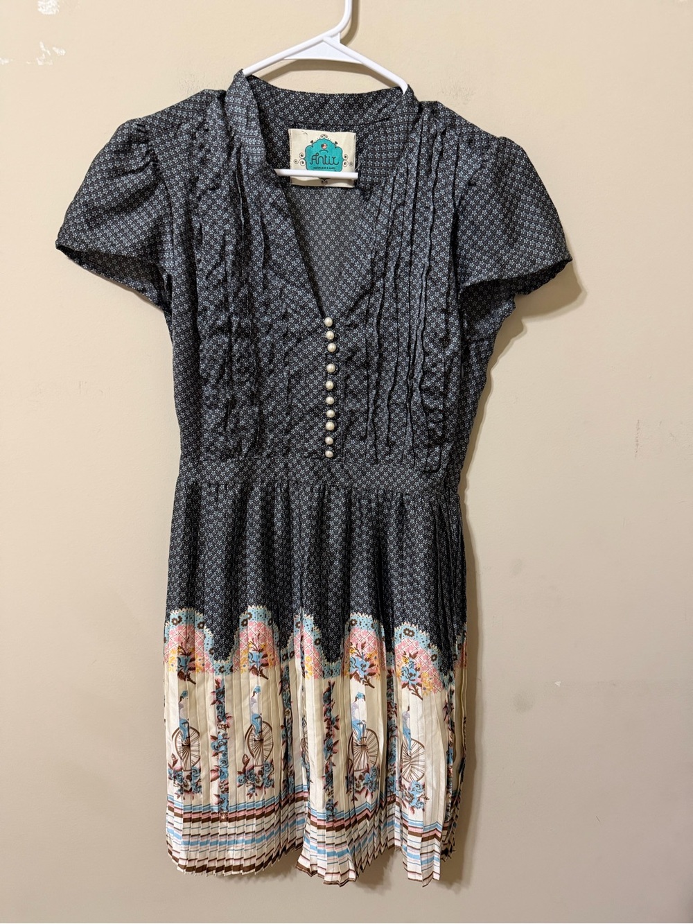 Antix vintage medium Black pearl button V-Neck Pleated Dress bicycle print euc